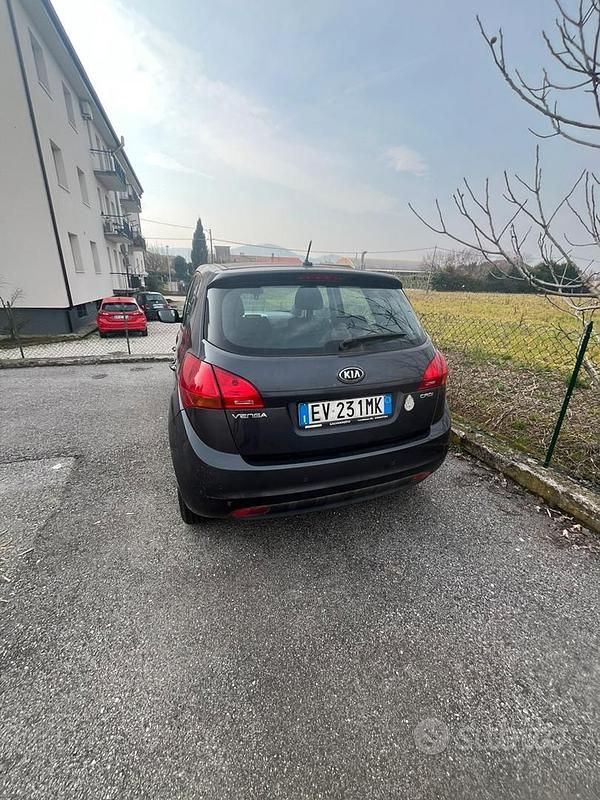 Usata Kia Venga Active 90 CV (66 kW) 2014 Grigio Utilitaria