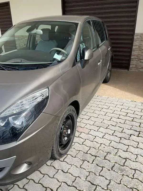 Usata Renault Scenic E-Tech Dynamique 110 CV (80 kW) 2011 Beige Monovolume