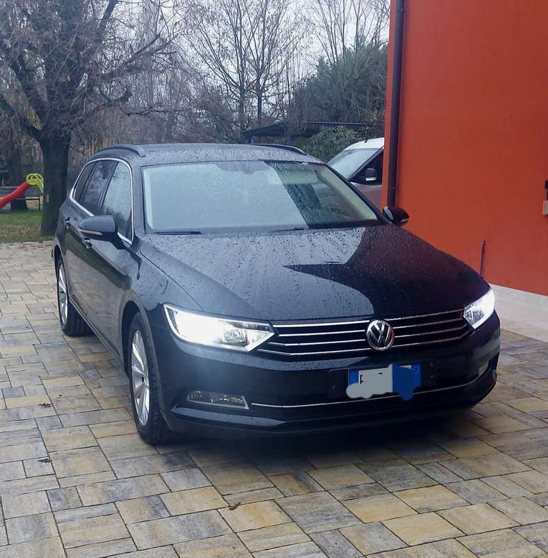 Nero Usata 2015 VW Passat Comfortline Station wagon | 12.500 € (Super prezzo) - Immagine 1/4