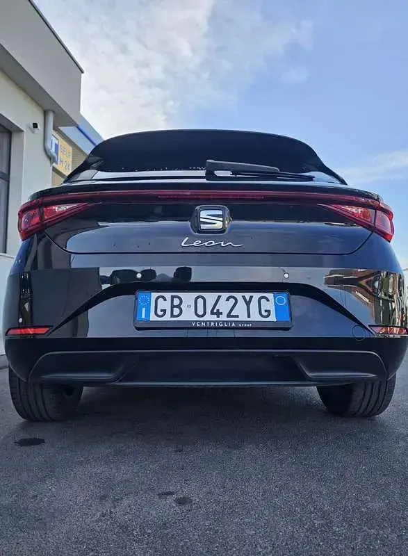 Usata Seat Leon Business 116 CV (85 kW) 2020 Nero Berlina