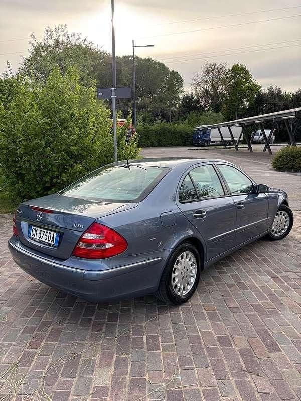 Usata Mercedes E220 Avantgarde 150 CV (110 kW) 2004 Berlina