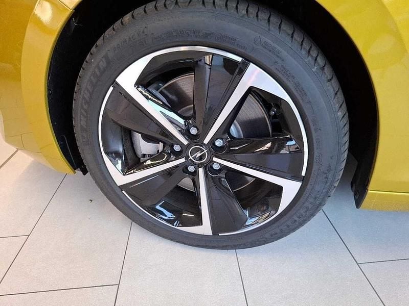 Usata Opel Astra Elegance 180 CV (132 kW) 2025 Giallo Berlina