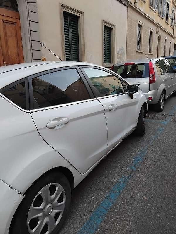 Usata Ford Fiesta Titanium 82 CV (60 kW) 2009 Bianco Berlina