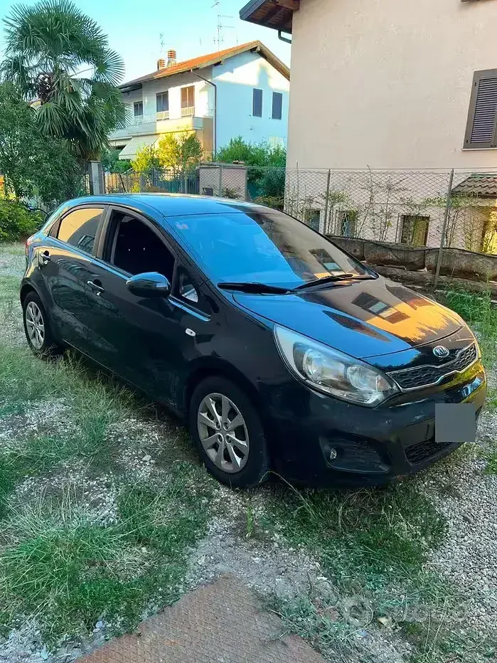 Usata Kia Rio 85 CV (62 kW) 2013 Nero Berlina