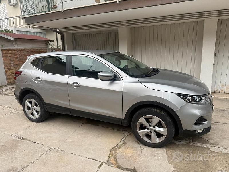 Grigio Usata 2020 Nissan Qashqai SUV | 18.290 € (Buon prezzo) - Immagine 1/4