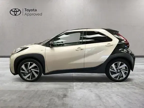 Usata Toyota Aygo X Lounge 72 CV (52 kW) 2022 Grigio SUV