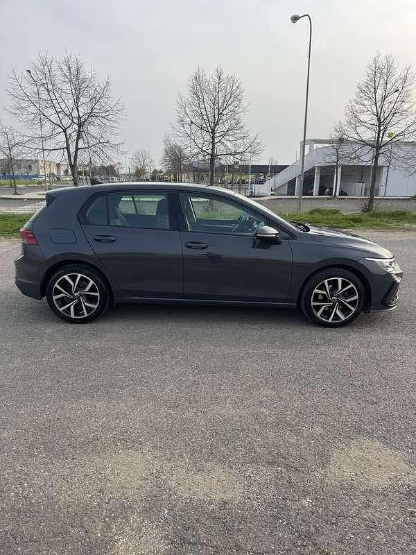 Usata VW Golf VIII Life 110 CV (80 kW) 2020 Berlina