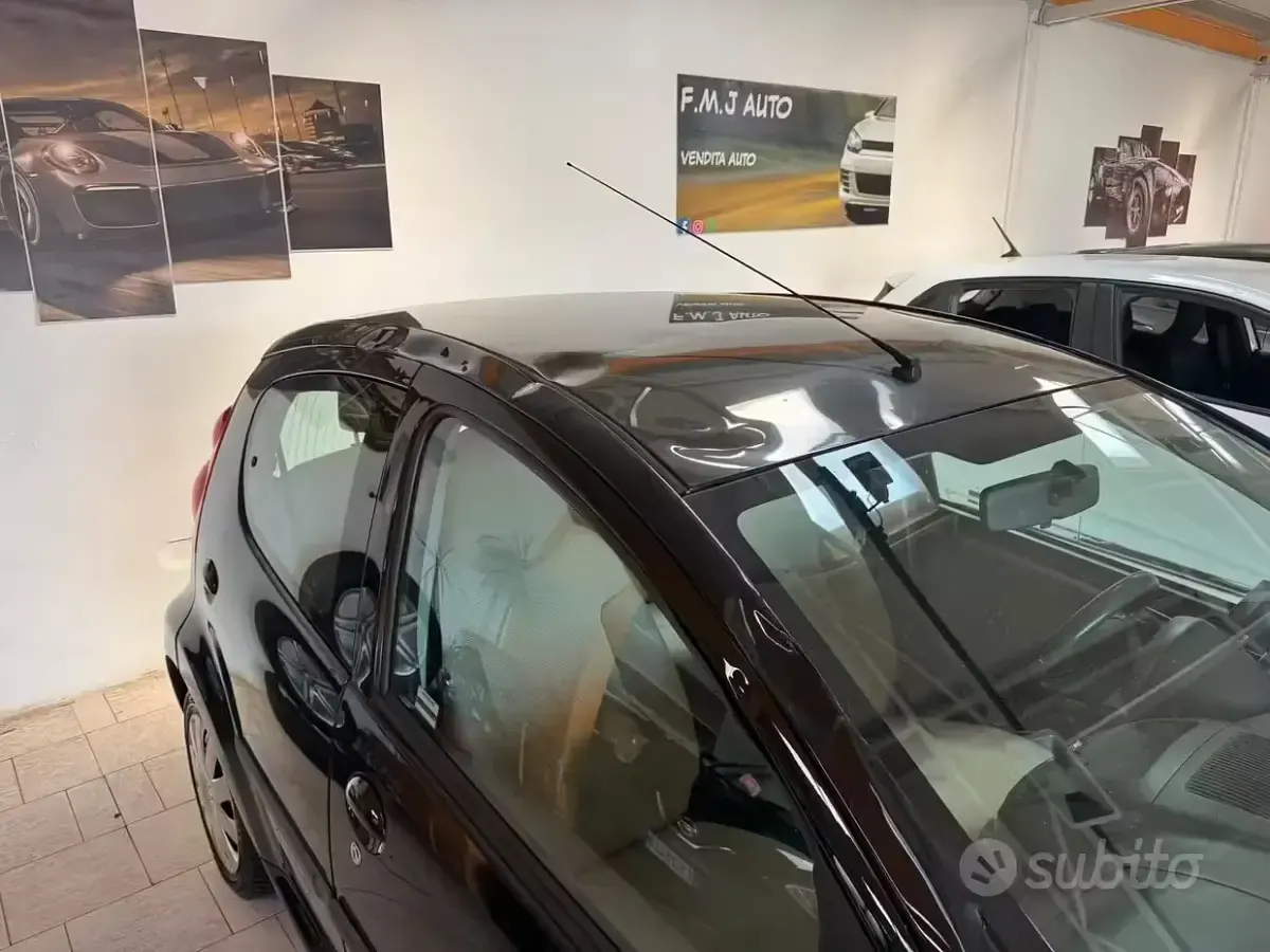 Käytetty Peugeot 107 68 HP (50 kW) 2008 Musta Viistoperä