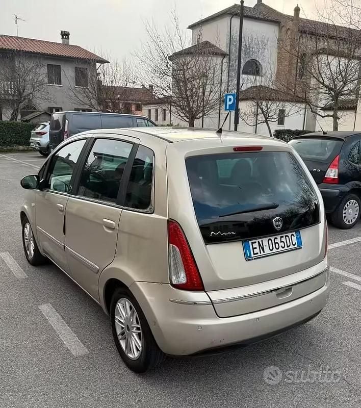 Usata Lancia Musa 77 CV (56 kW) 2012 Grigio Monovolume