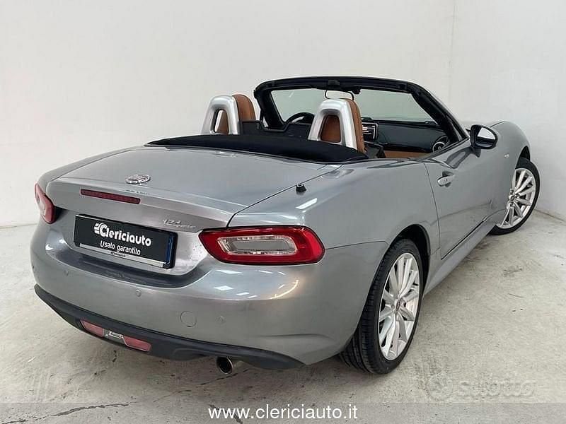 Usata Fiat 124 Spider Lusso 140 CV (102 kW) 2017 Grigio Cabrio