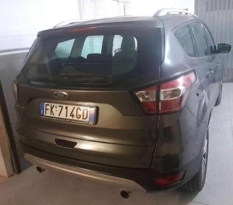 Usata Ford Kuga Business Edition 150 CV (110 kW) 2017 Grigio SUV