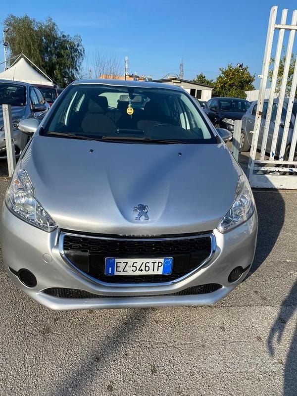 Usata Peugeot 208 Active 67 CV (49 kW) 2015 Grigio Utilitaria