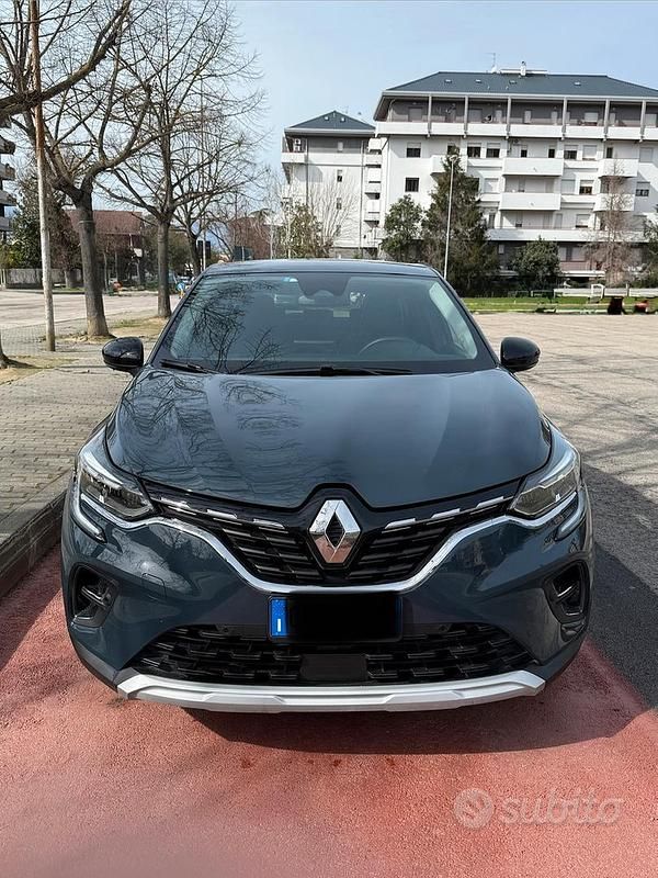 Usata Renault Captur Techno 101 CV (74 kW) 2024 Blu SUV