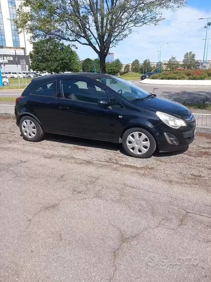 Usata Opel Corsa 75 CV (55 kW) 2011 Nero Utilitaria