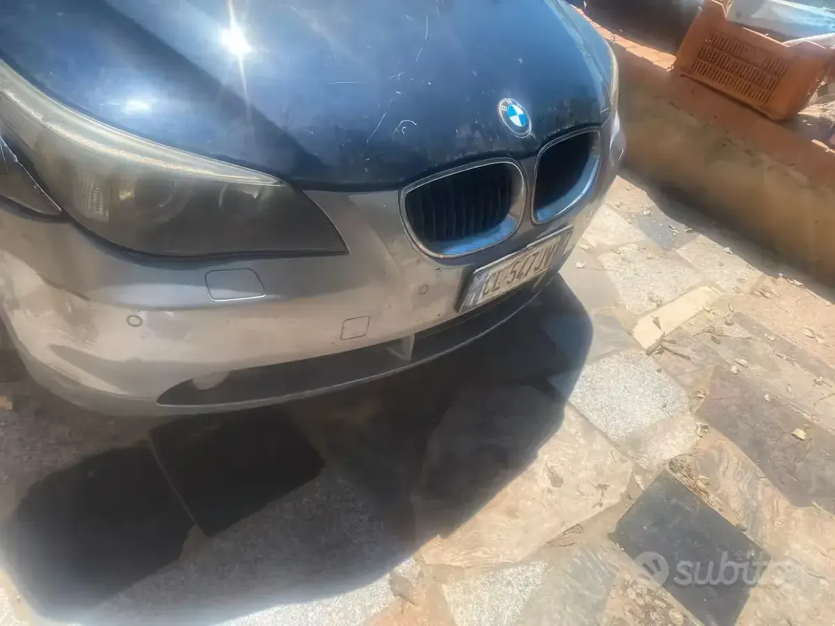 Usata BMW 530 231 CV (169 kW) 2005 Nero Berlina