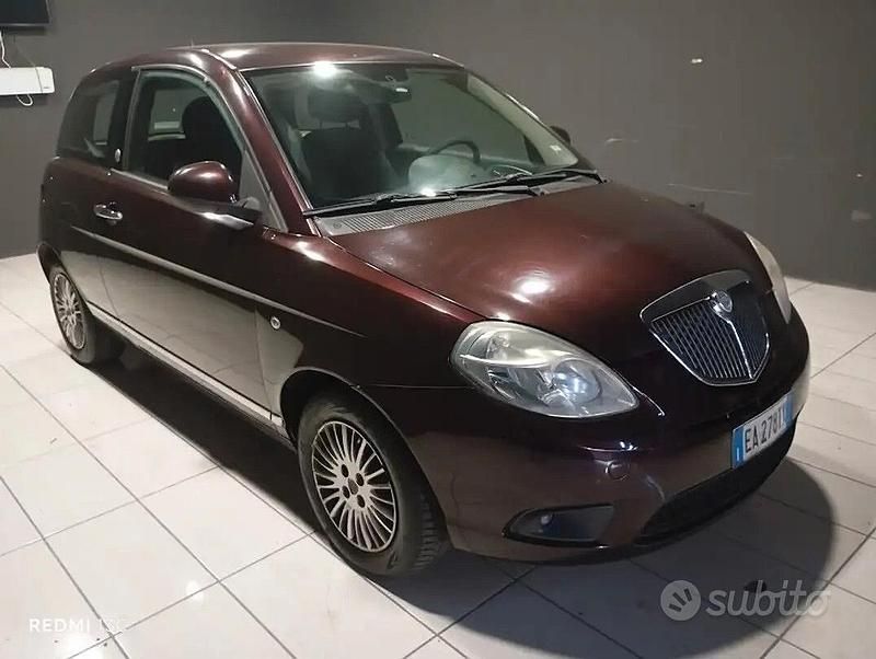 Usata Lancia Ypsilon 78 CV (57 kW) 2010 Viola Utilitaria