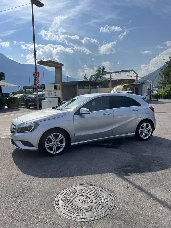 Usata Mercedes A180 Edition 122 CV (89 kW) 2015 Argento Utilitaria
