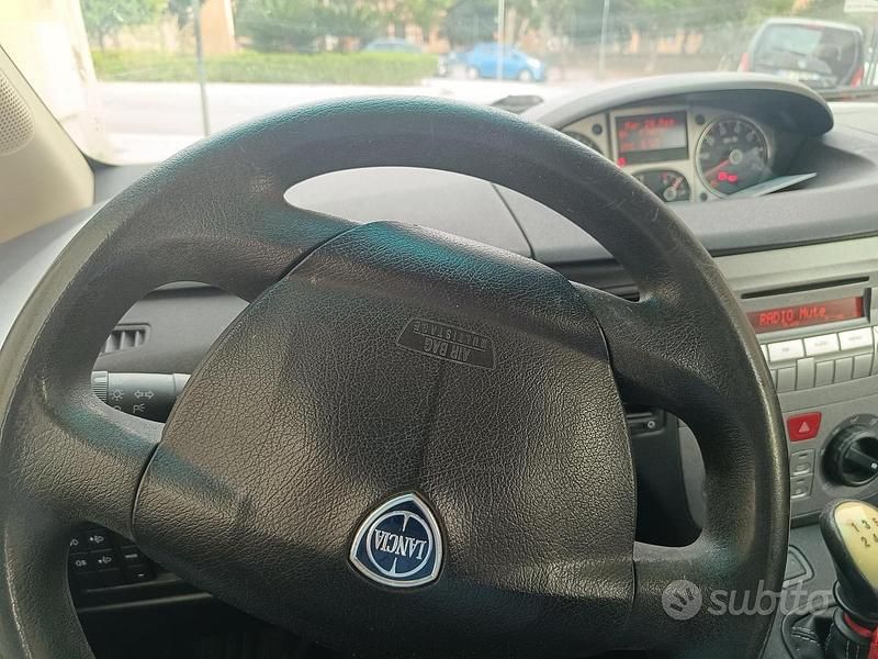 Usata Lancia Musa 2012 Grigio Monovolume