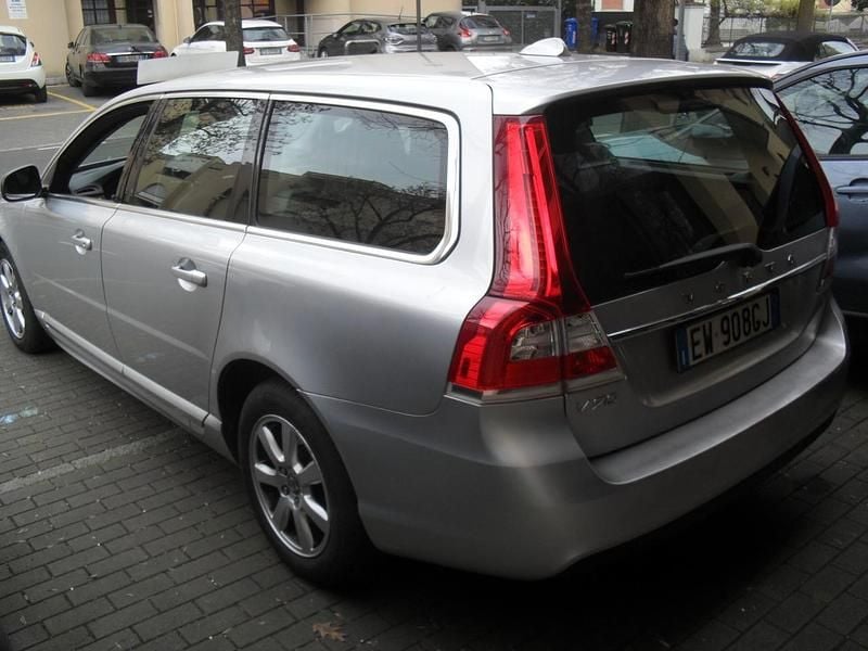 Usata Volvo V70 Momentum 136 CV (100 kW) 2014 Argento Station wagon