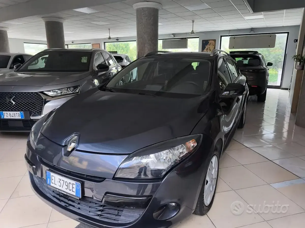 Usata Renault Mégane III 110 CV (80 kW) 2011 Grigio Berlina