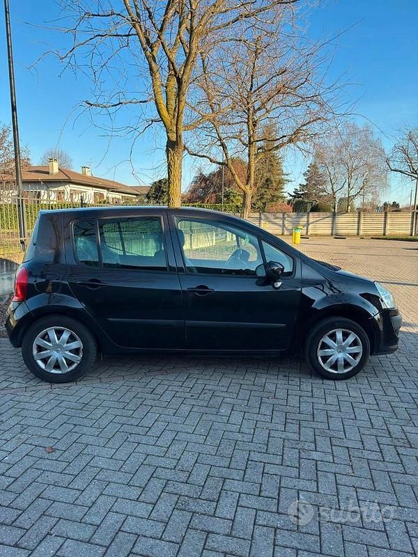 Usata Renault Modus 75 CV (55 kW) 2012 Nero Monovolume