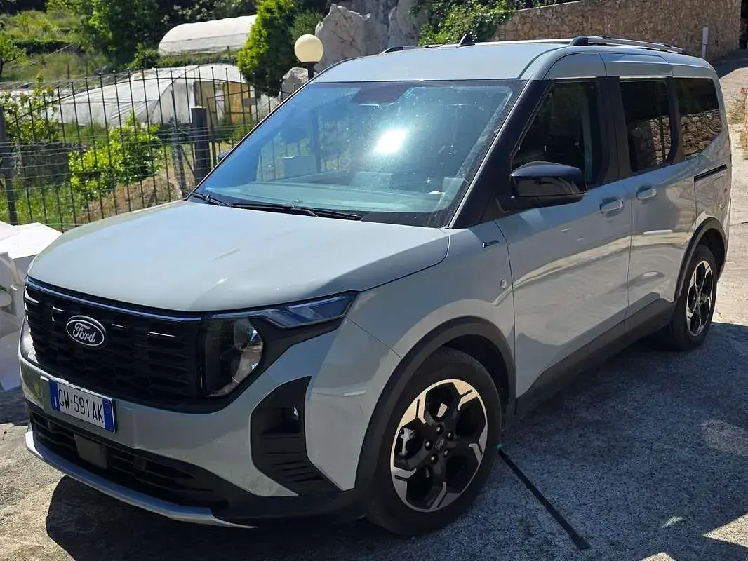Usata Ford Tourneo 124 CV (91 kW) 2025 Furgone