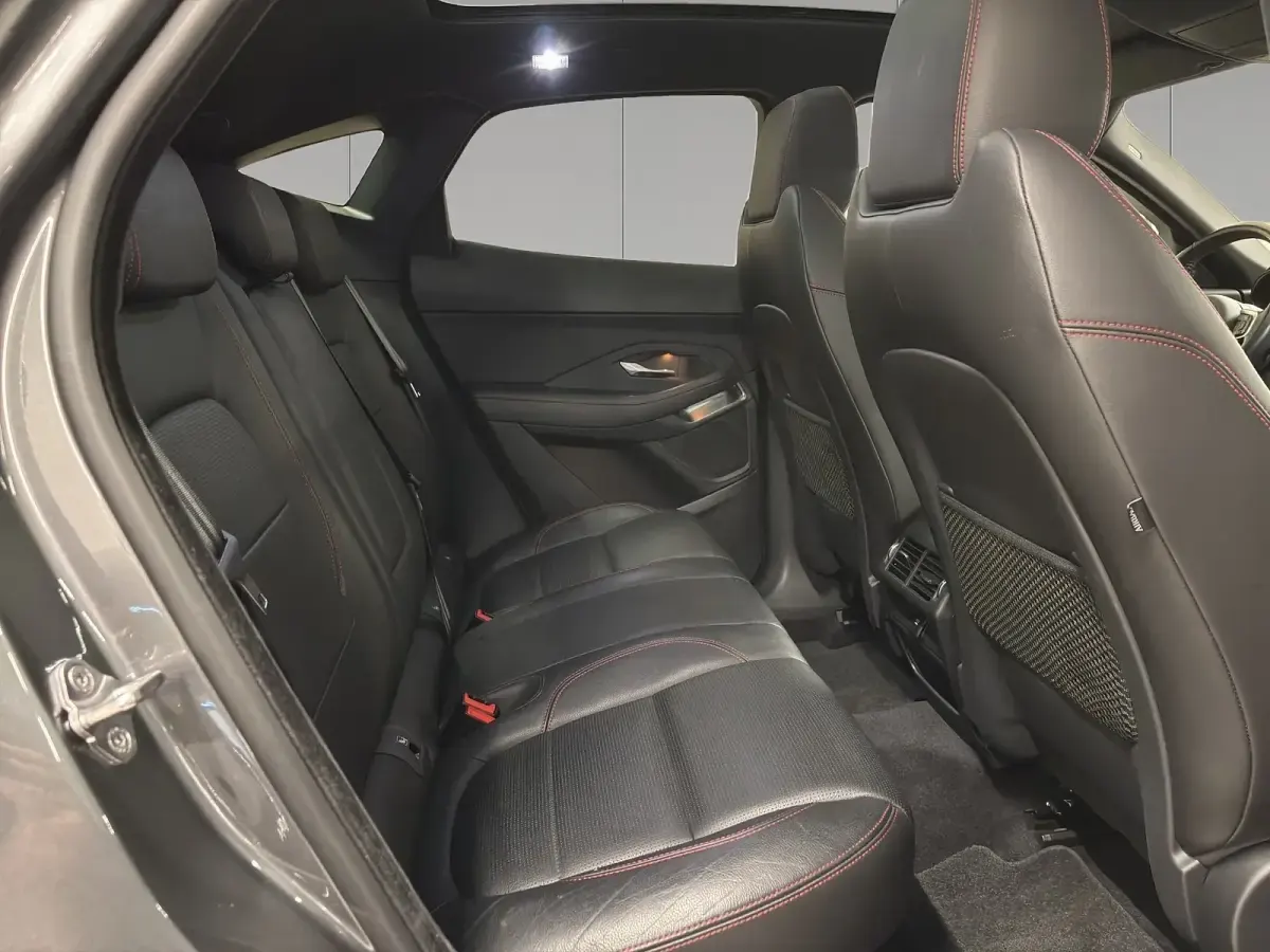 Usata Jaguar E-Pace Chequered Flag 180 CV (132 kW) 2019 Antracite metallizzato SUV