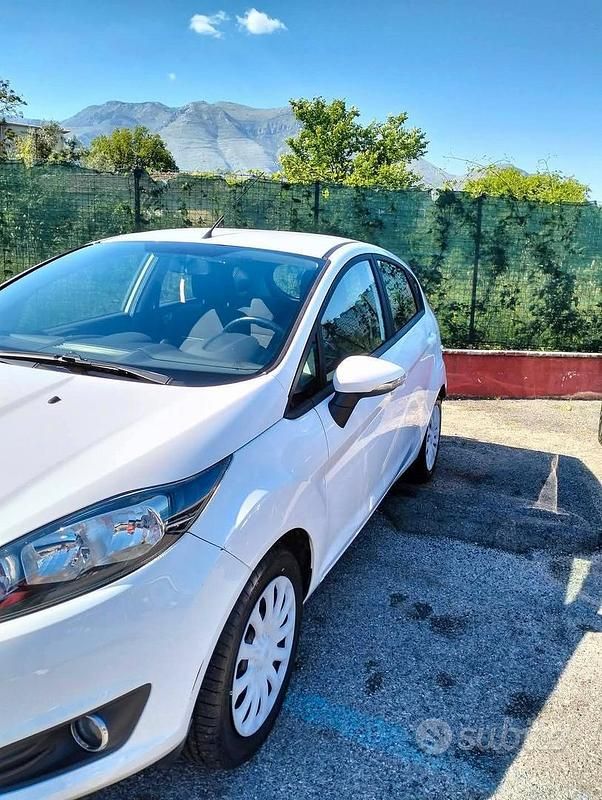 Usata Ford Fiesta 80 CV (58 kW) 2015 Berlina