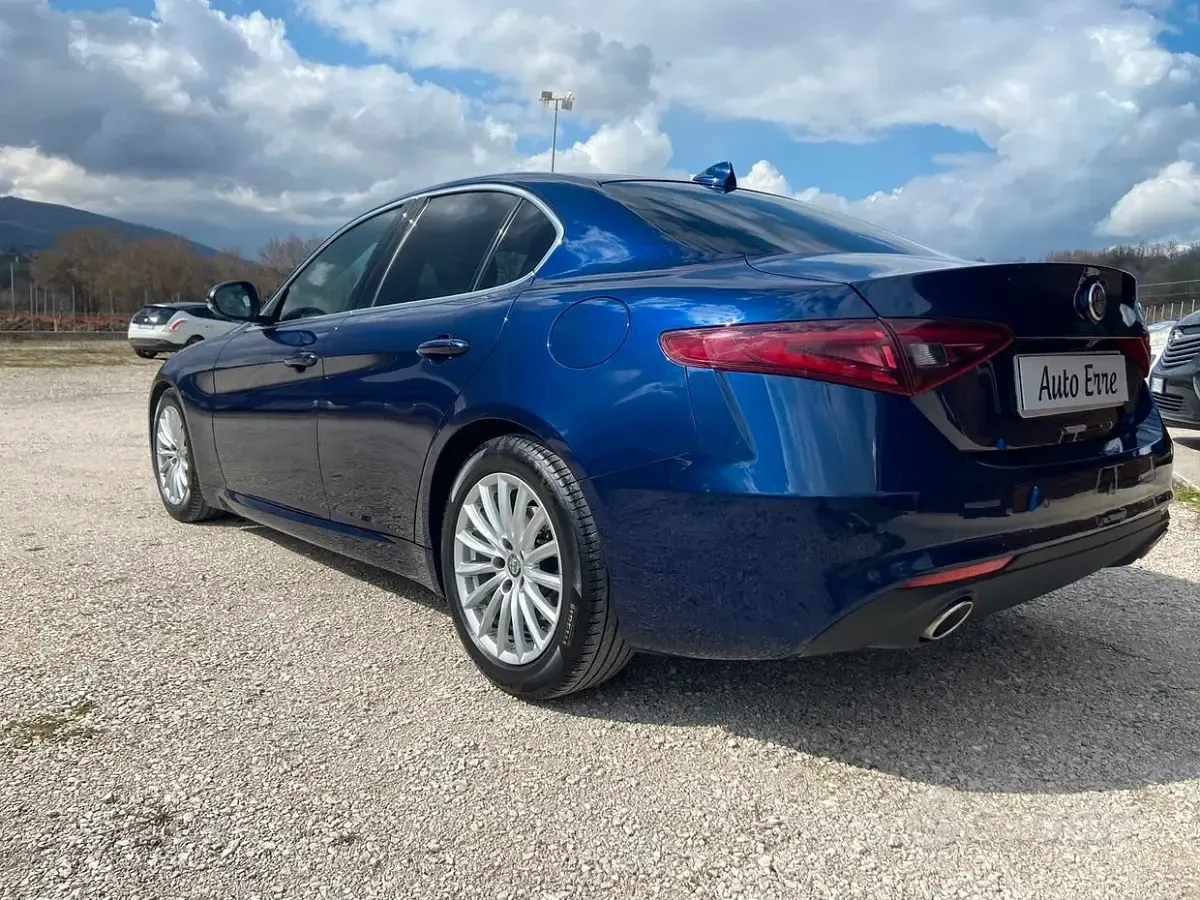 Usata Alfa Romeo Giulia 180 CV (132 kW) 2017 Blu Berlina