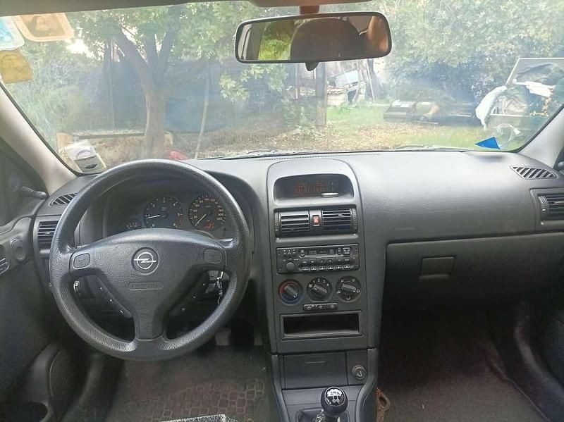 Usata Opel Astra Club 68 CV (50 kW) 1999 Argento