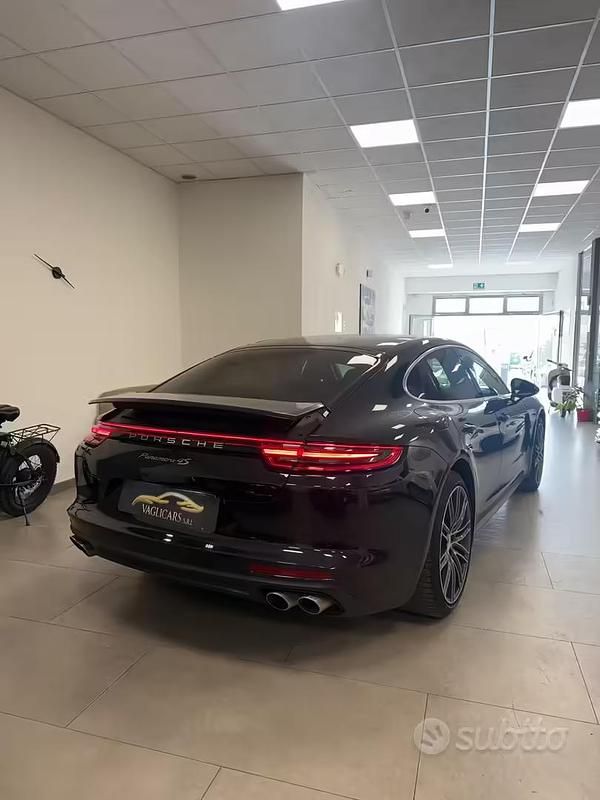 Usata Porsche Panamera 4S Diesel 422 CV (310 kW) 2017 Nero Utilitaria