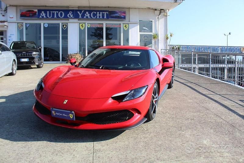 Usata Ferrari 296 840 CV (617 kW) 2023 Rosso Coupé