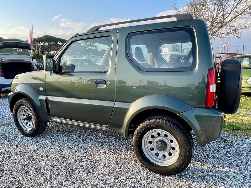 Usata Suzuki Jimny 84 CV (61 kW) 2017 Verde SUV