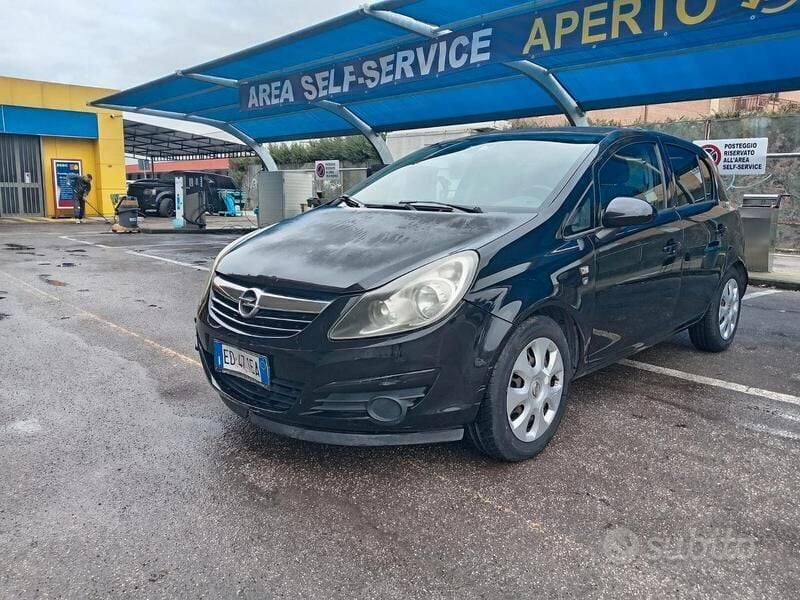 Usata Opel Corsa Edition 85 CV (62 kW) 2010 Nero Berlina
