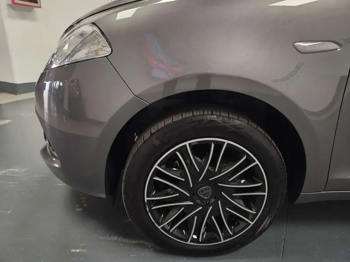 Usata Lancia Ypsilon S 69 CV (50 kW) 2023 Grigio Utilitaria