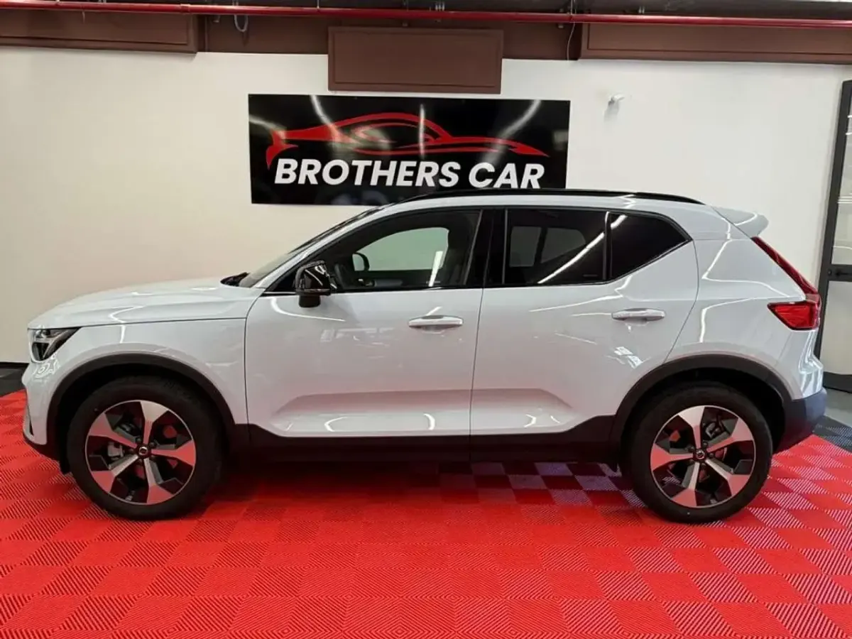 Nouvelle Volvo XC40 Plus 163 ch (119 kW) 2026 Gris SUV