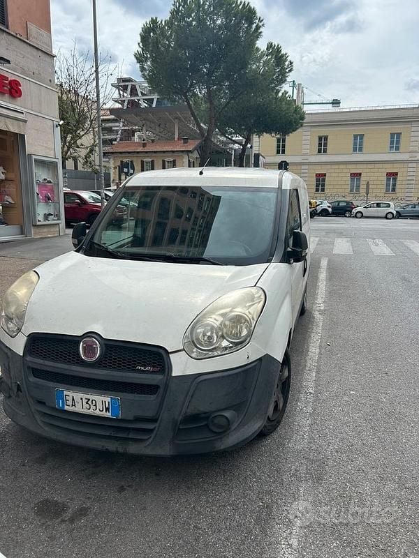 Usata 2010 Fiat Doblò Active Monovolume | 3390 € (Ottimo prezzo) - Immagine 1/4
