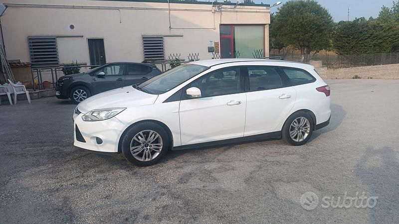 Usata Ford Focus 105 CV (77 kW) 2015 Bianco Station wagon