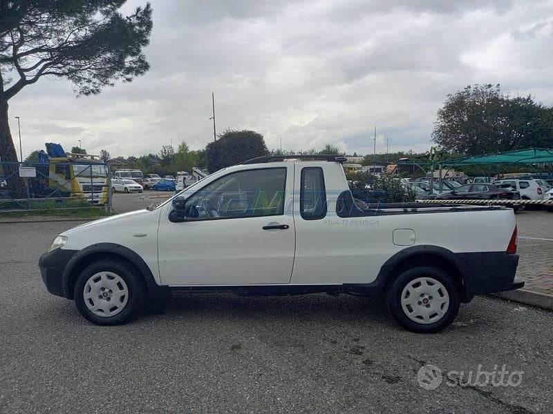 Usata Fiat Strada 84 CV (61 kW) 2012 Bianco Pick-up