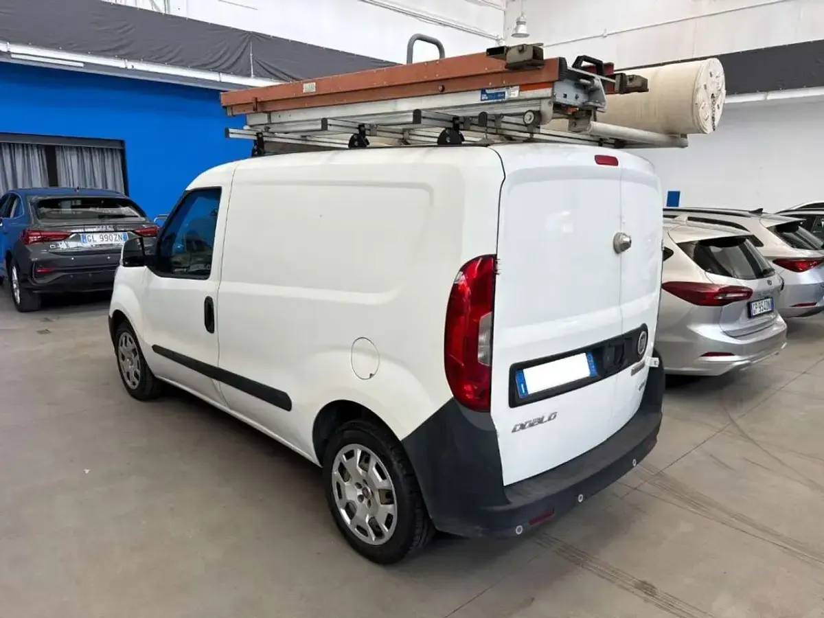 Usata Fiat Doblò 120 CV (88 kW) 2019 Bianco pastello Monovolume