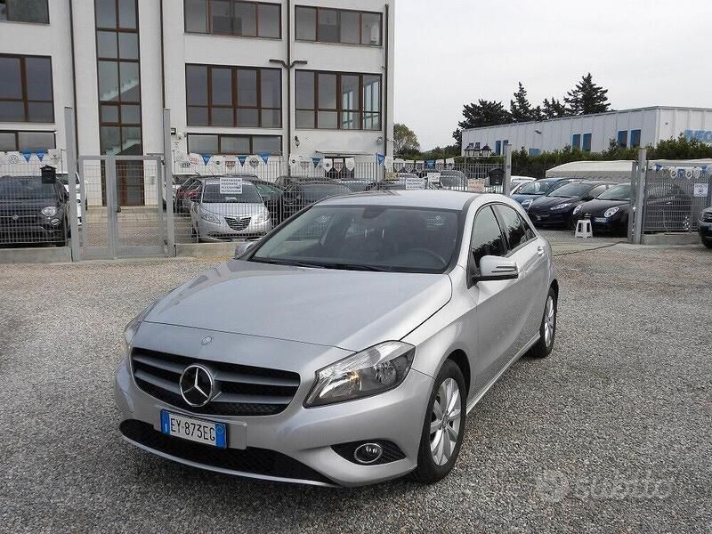 Usata Mercedes A180 109 CV (80 kW) 2015 Argento Berlina