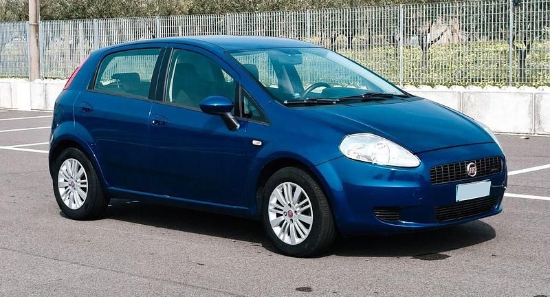 Usata Fiat Grande Punto Emotion 90 CV (66 kW) 2007 Blu Utilitaria