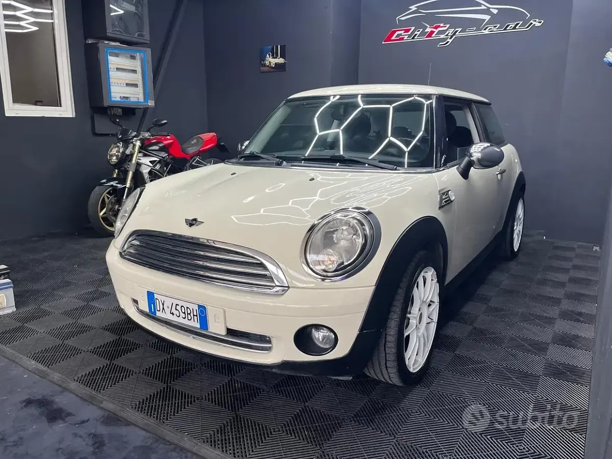 Usata Mini Cooper 95 CV (69 kW) 2009 Beige Utilitaria