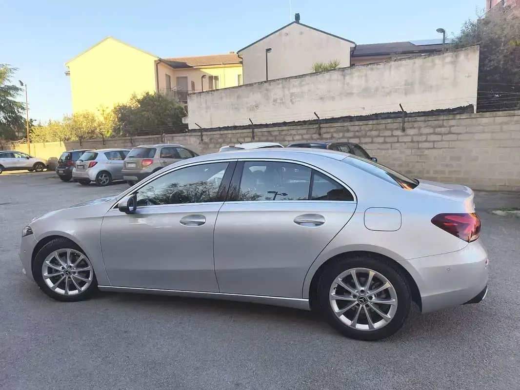 Usata Mercedes A180 116 CV (85 kW) 2020 Argento Berlina
