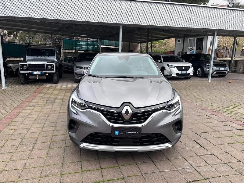 Usado Renault Captur 115 CV (84 kW) 2021 Gris SUV