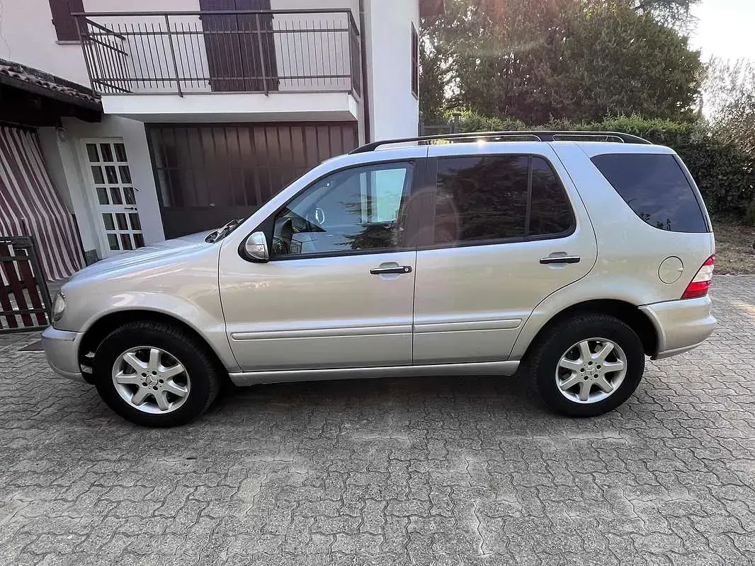 Usata Mercedes ML270 Classic 163 CV (119 kW) 2004 Argento SUV