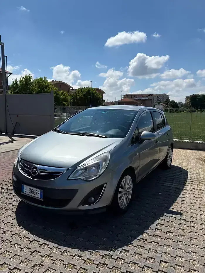 Usata Opel Corsa 75 CV (55 kW) 2011 Grigio Utilitaria