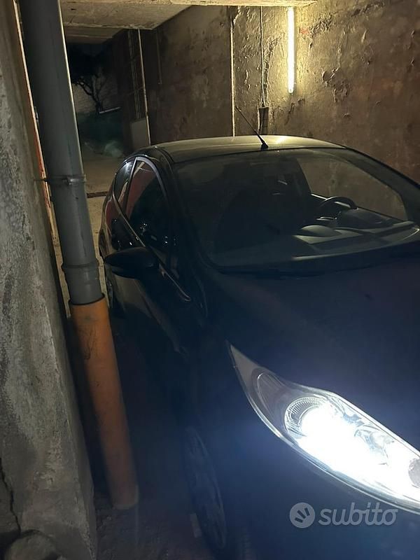 Usata Ford Fiesta 96 CV (70 kW) 2009 Nero Utilitaria