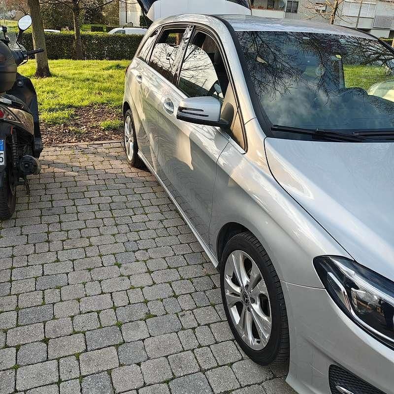 Usata Mercedes B180 109 CV (80 kW) 2017 Argento Monovolume