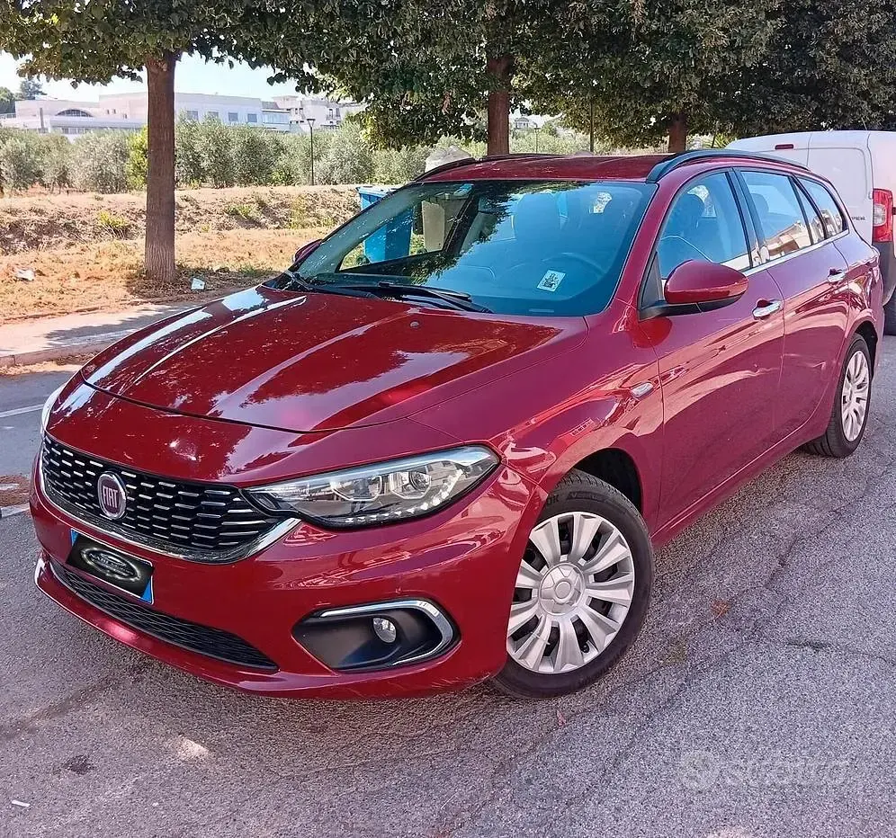 Usata Fiat Tipo Lounge 120 CV (88 kW) 2017 Rosso Station wagon